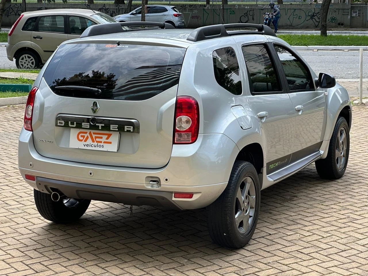RENAULT DUSTER