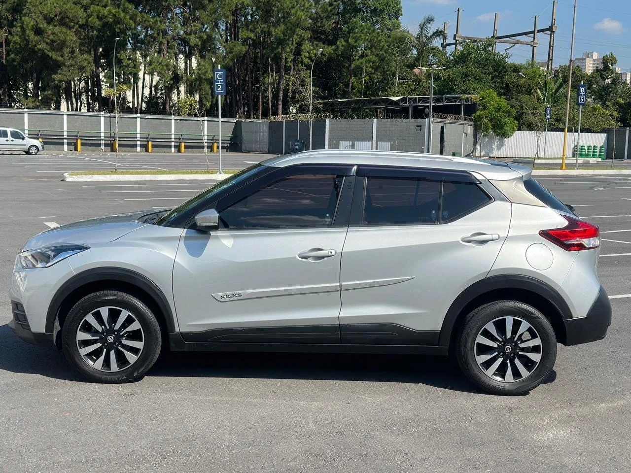 NISSAN KICKS