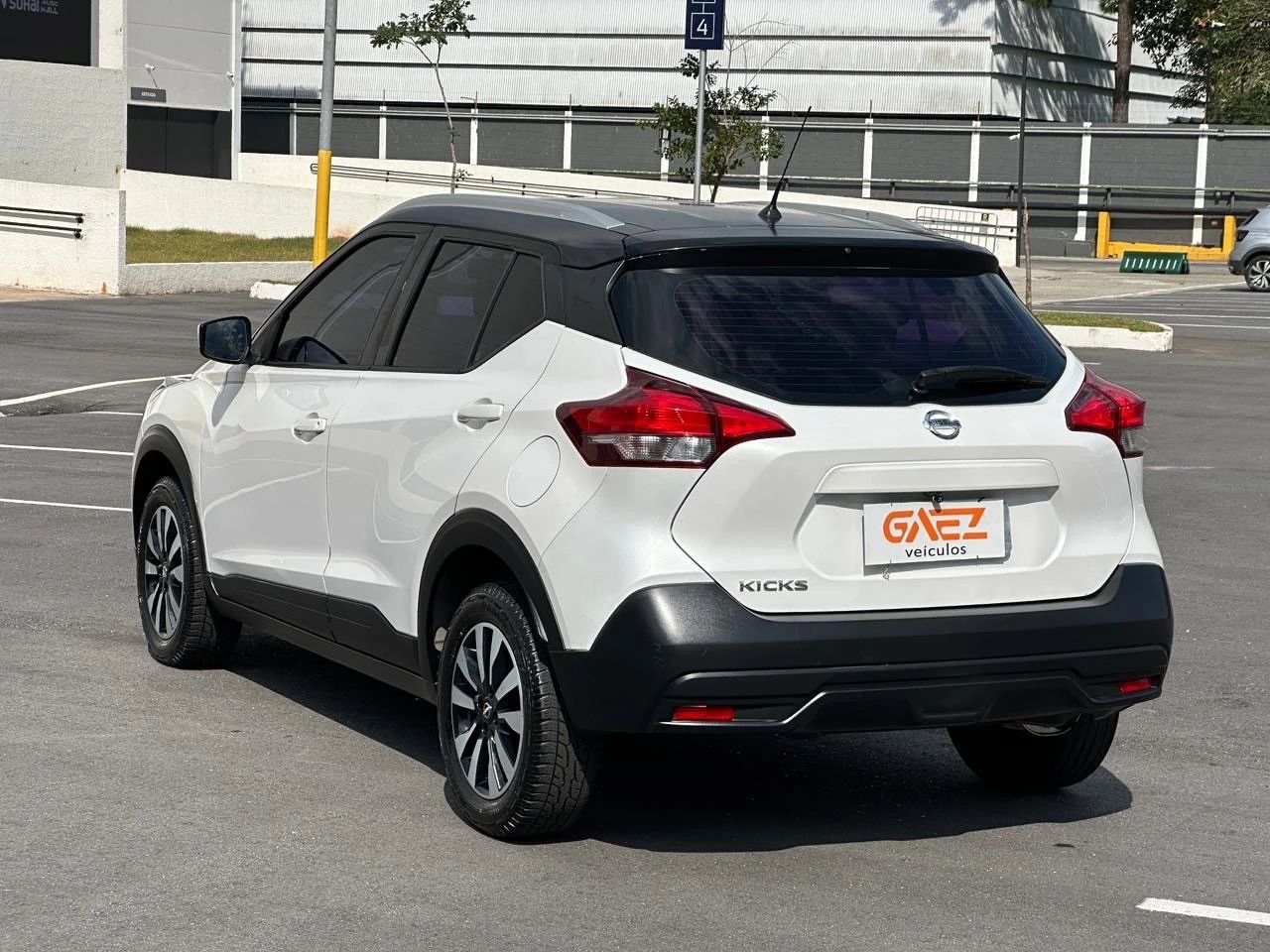 NISSAN KICKS