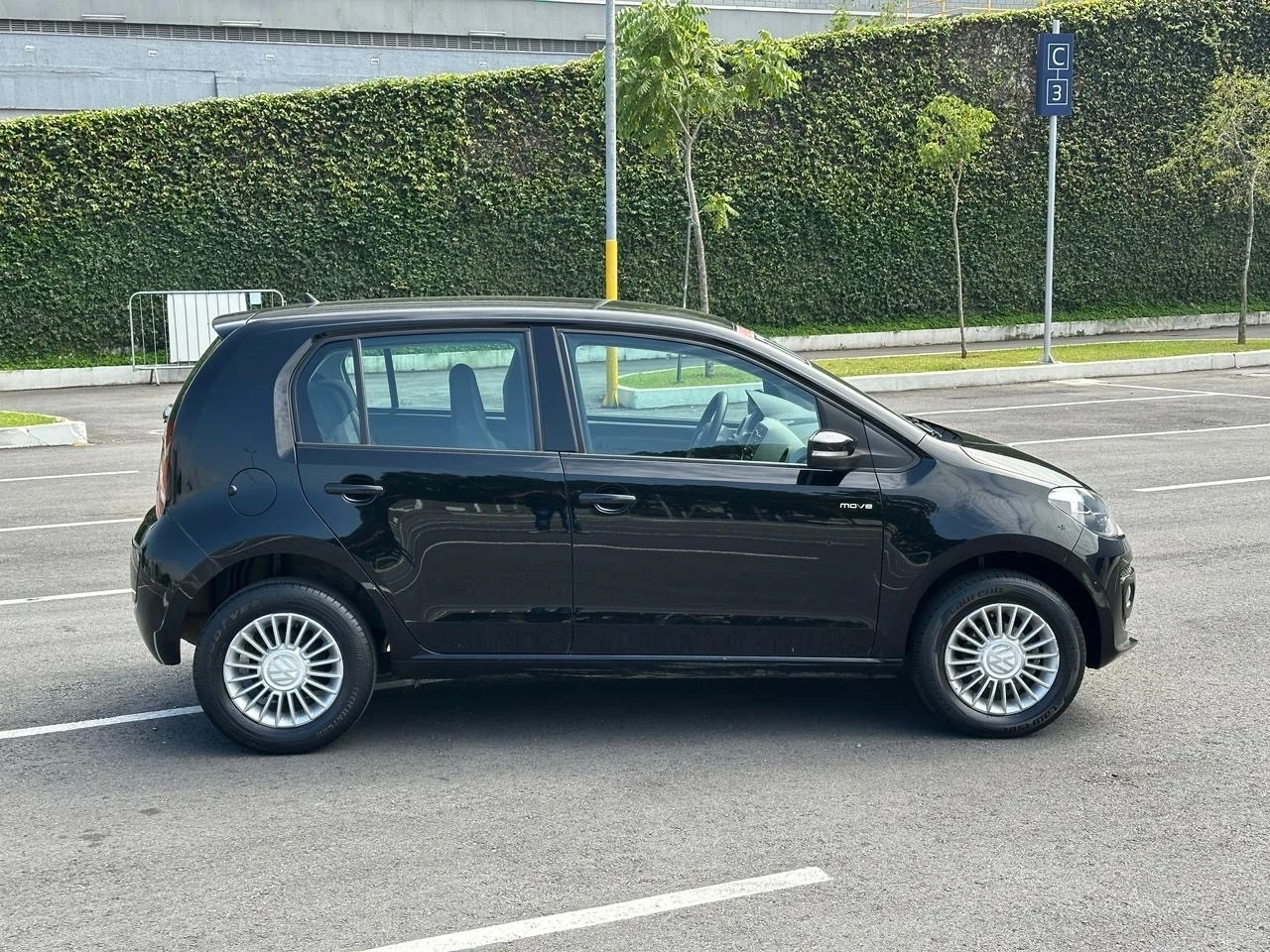 VOLKSWAGEN UP
