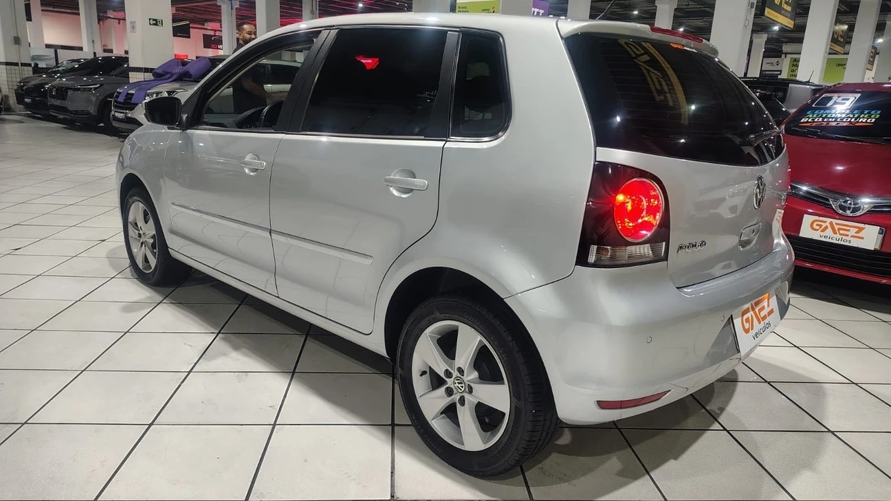 VOLKSWAGEN POLO