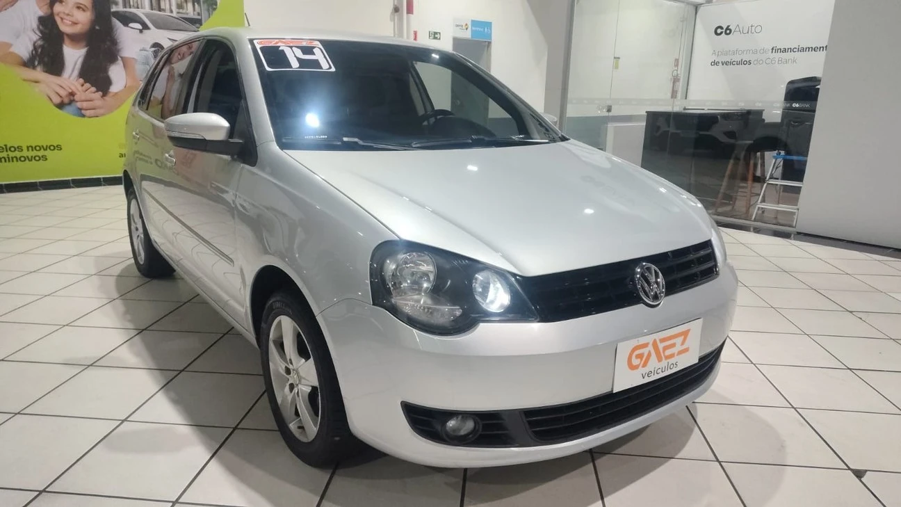 VOLKSWAGEN POLO
