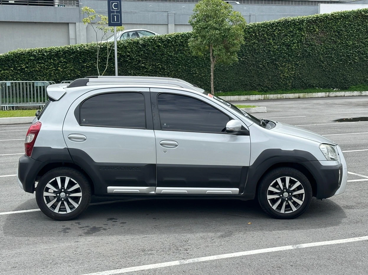 TOYOTA ETIOS CROSS