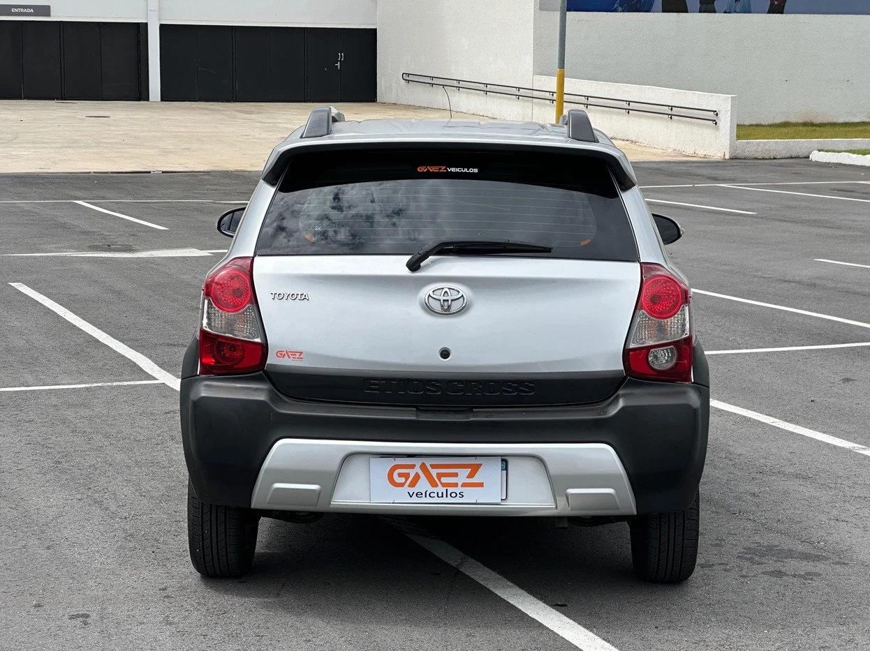 TOYOTA ETIOS CROSS