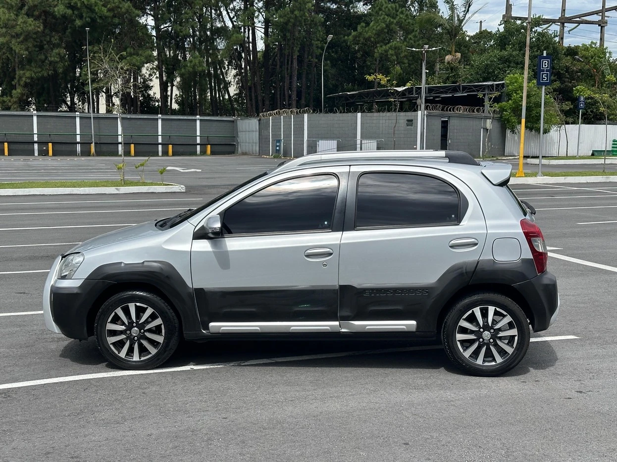 TOYOTA ETIOS CROSS