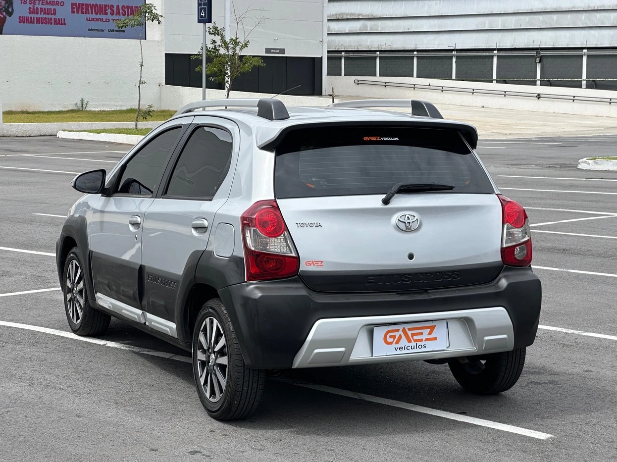 TOYOTA ETIOS CROSS
