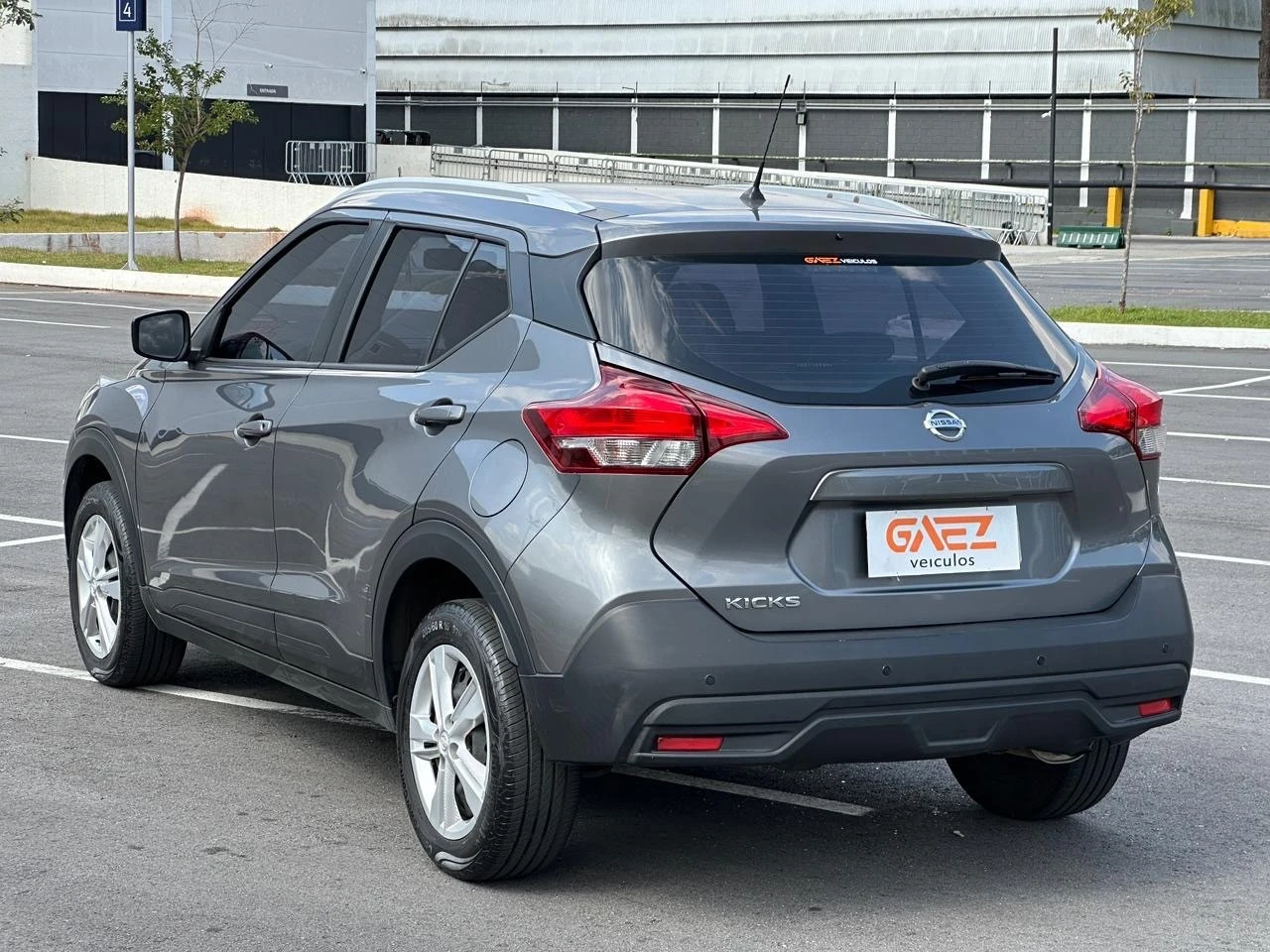 NISSAN KICKS