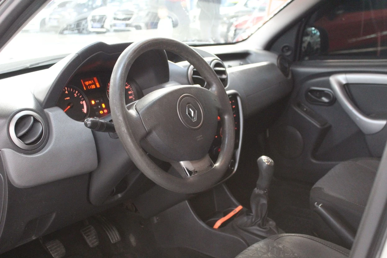 RENAULT DUSTER