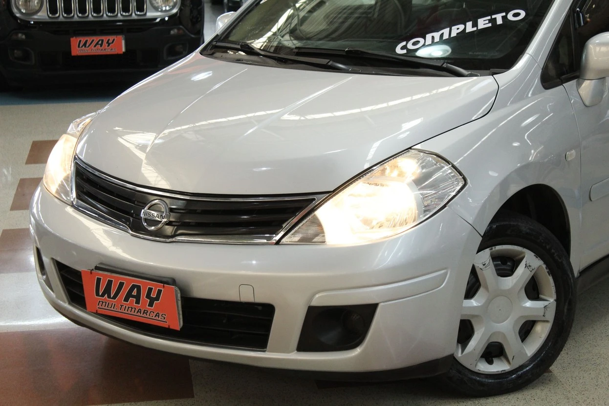 NISSAN TIIDA
