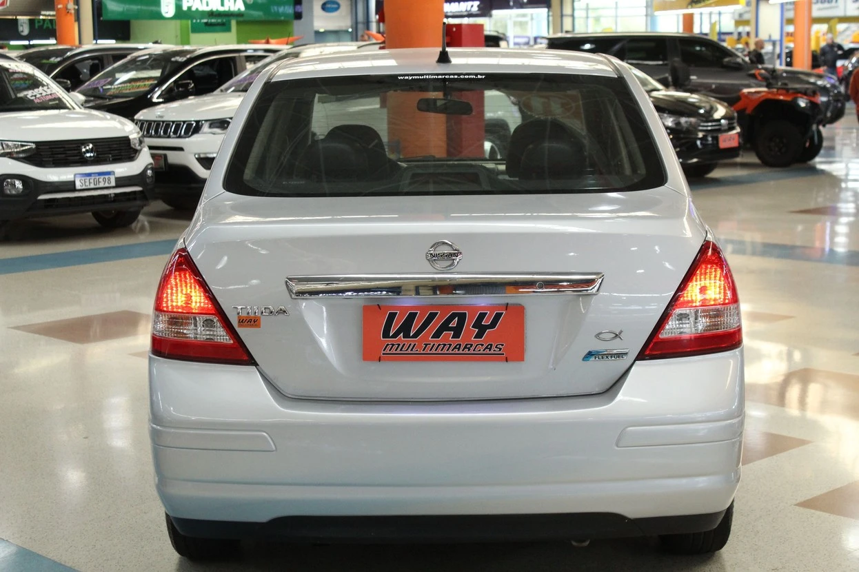 NISSAN TIIDA