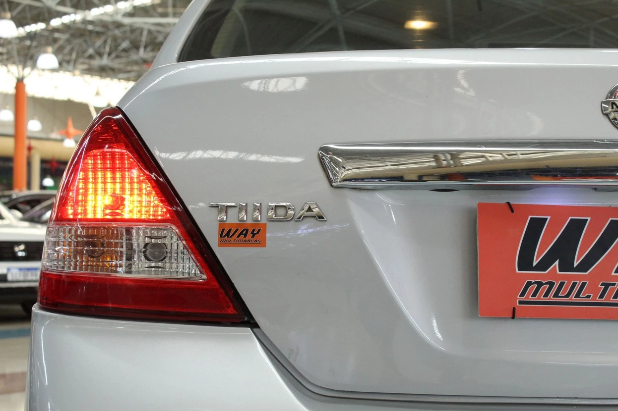 NISSAN TIIDA