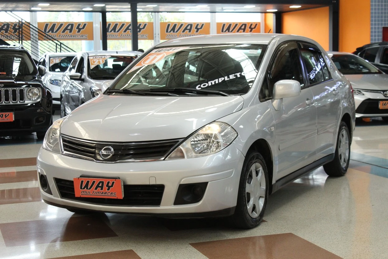 NISSAN TIIDA