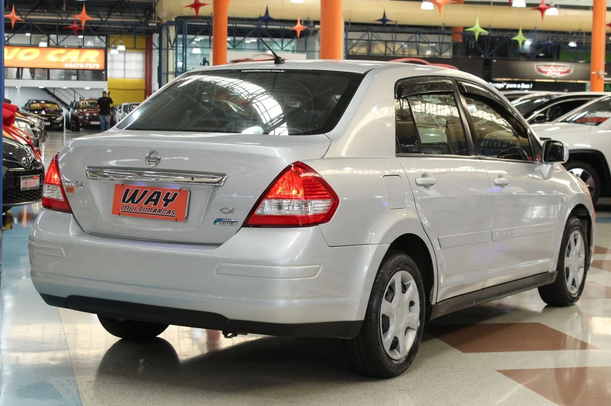NISSAN TIIDA