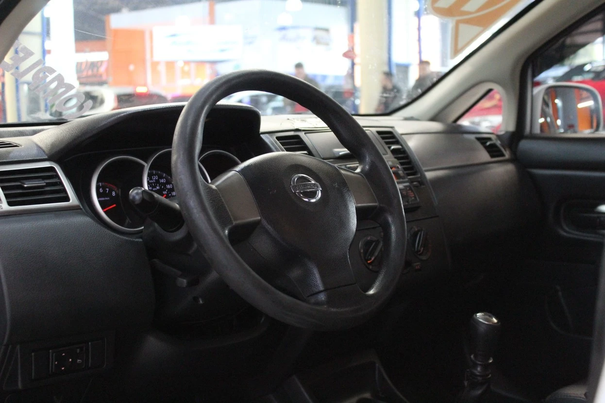 NISSAN TIIDA