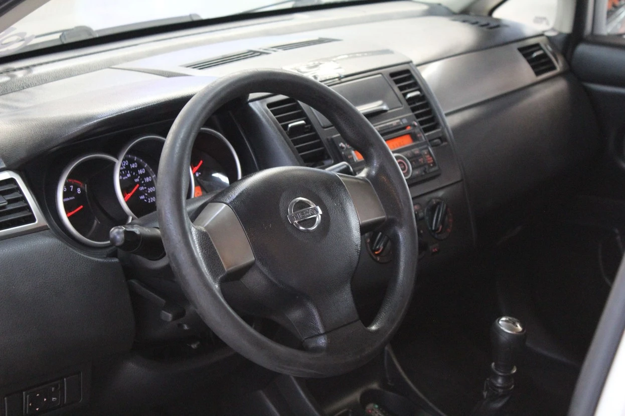 NISSAN TIIDA
