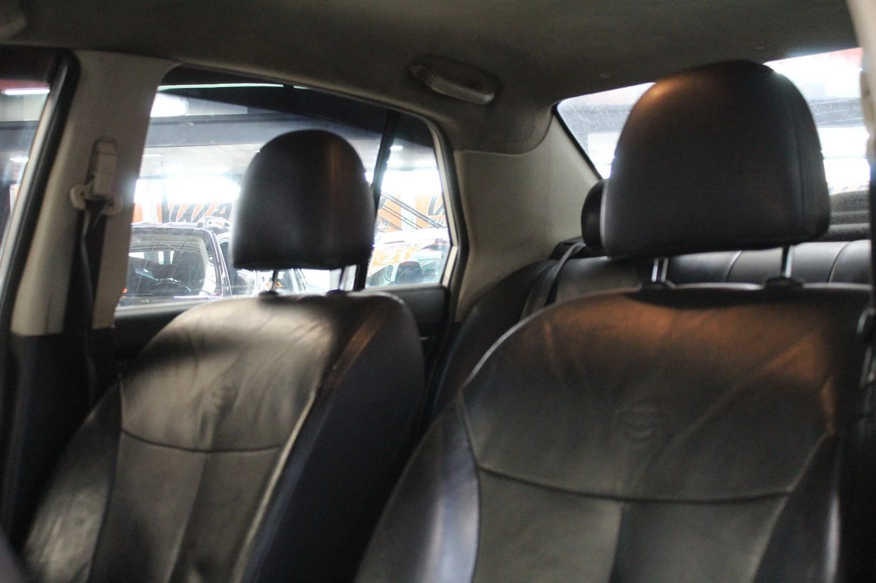 NISSAN TIIDA