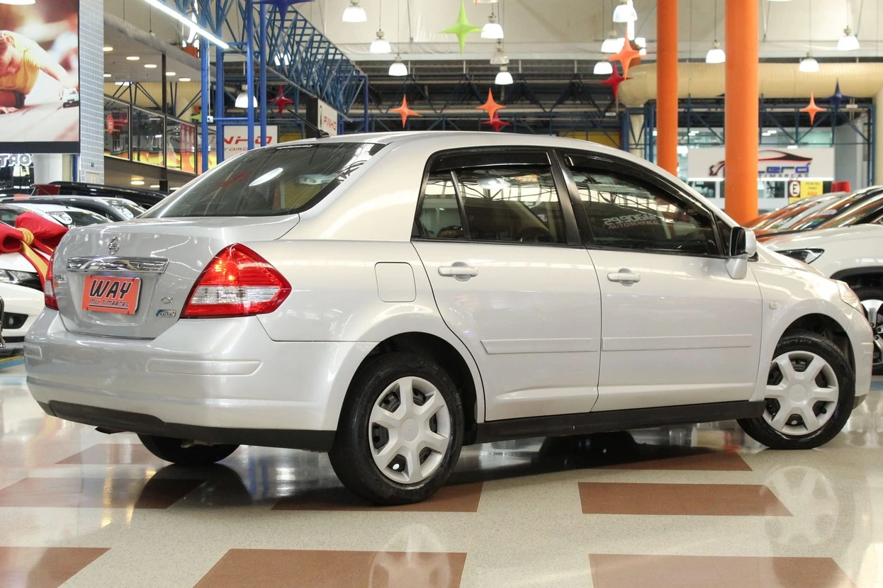 NISSAN TIIDA