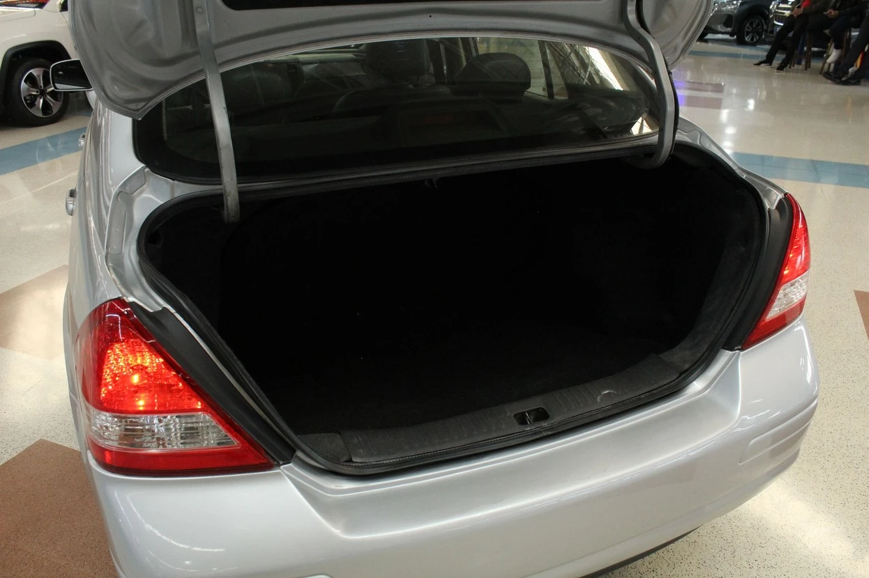 NISSAN TIIDA