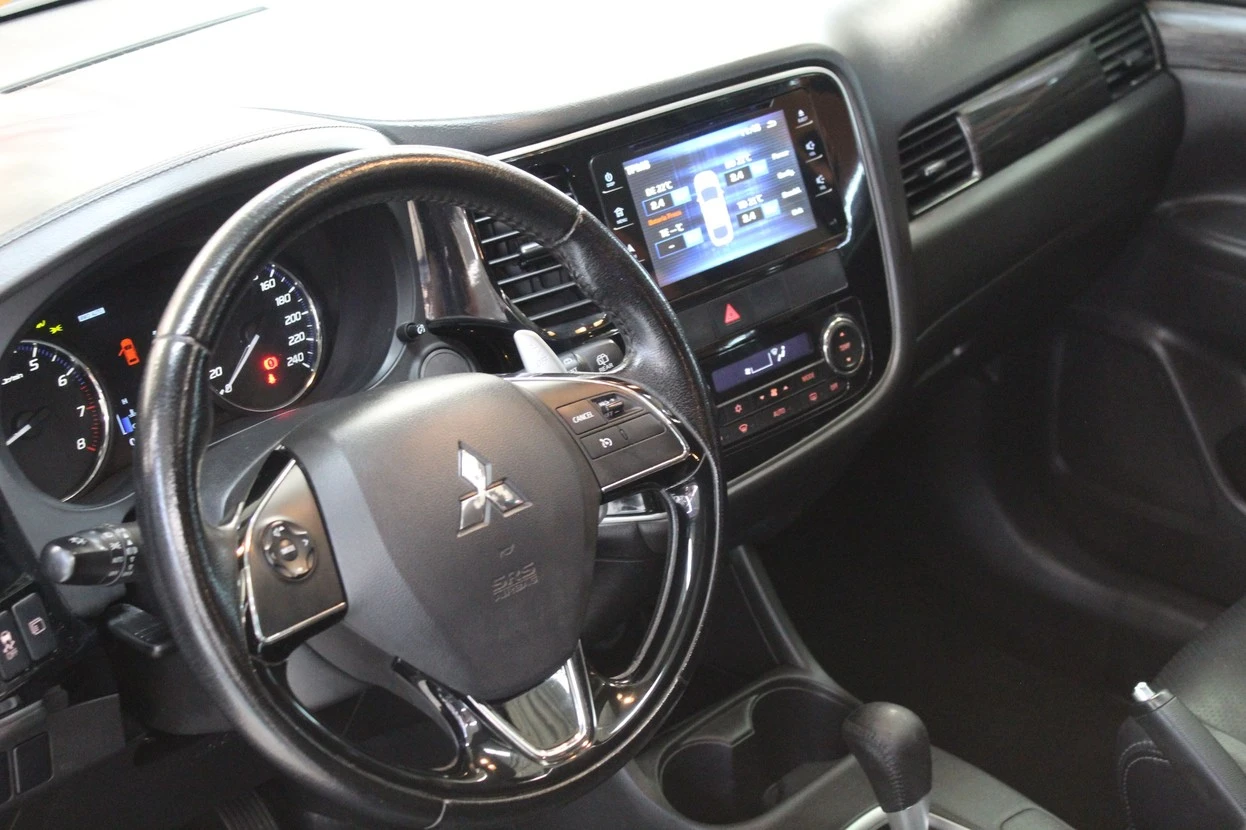MITSUBISHI OUTLANDER