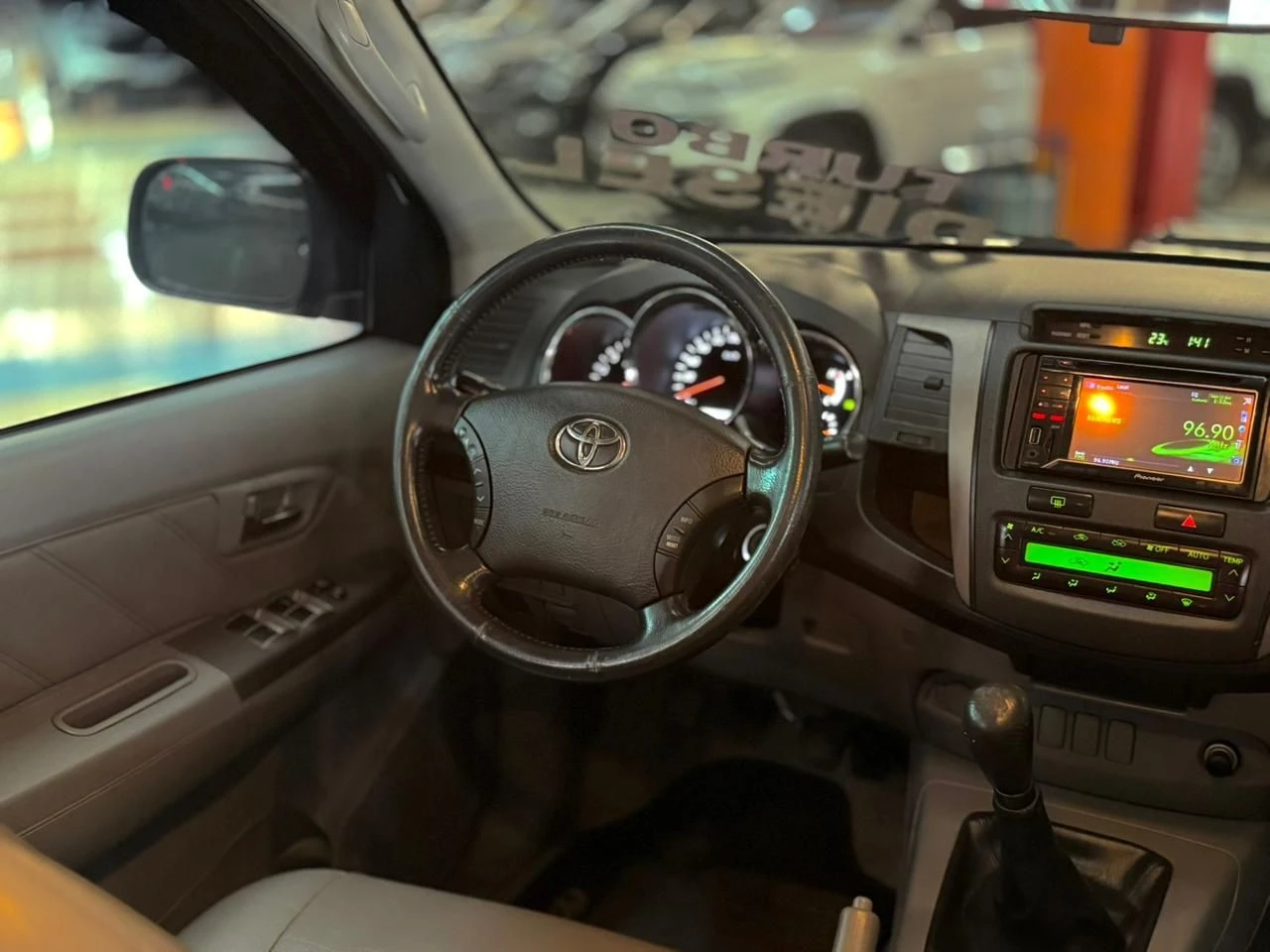 TOYOTA HILUX