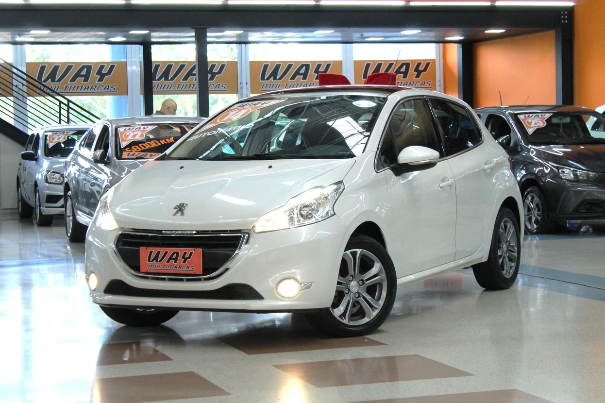 PEUGEOT 208