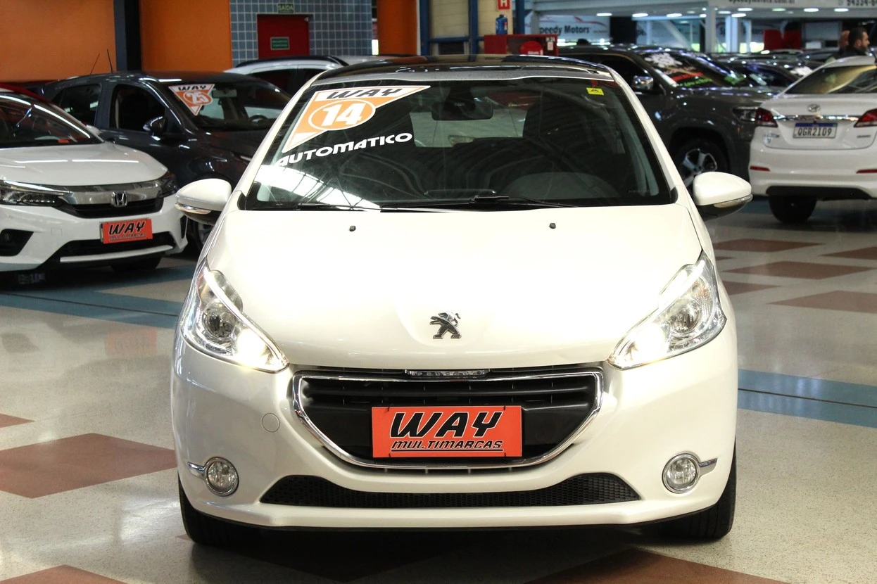 PEUGEOT 208
