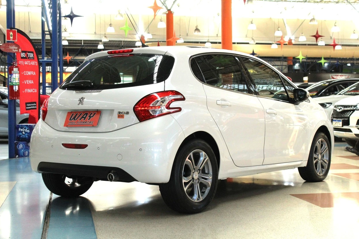 PEUGEOT 208