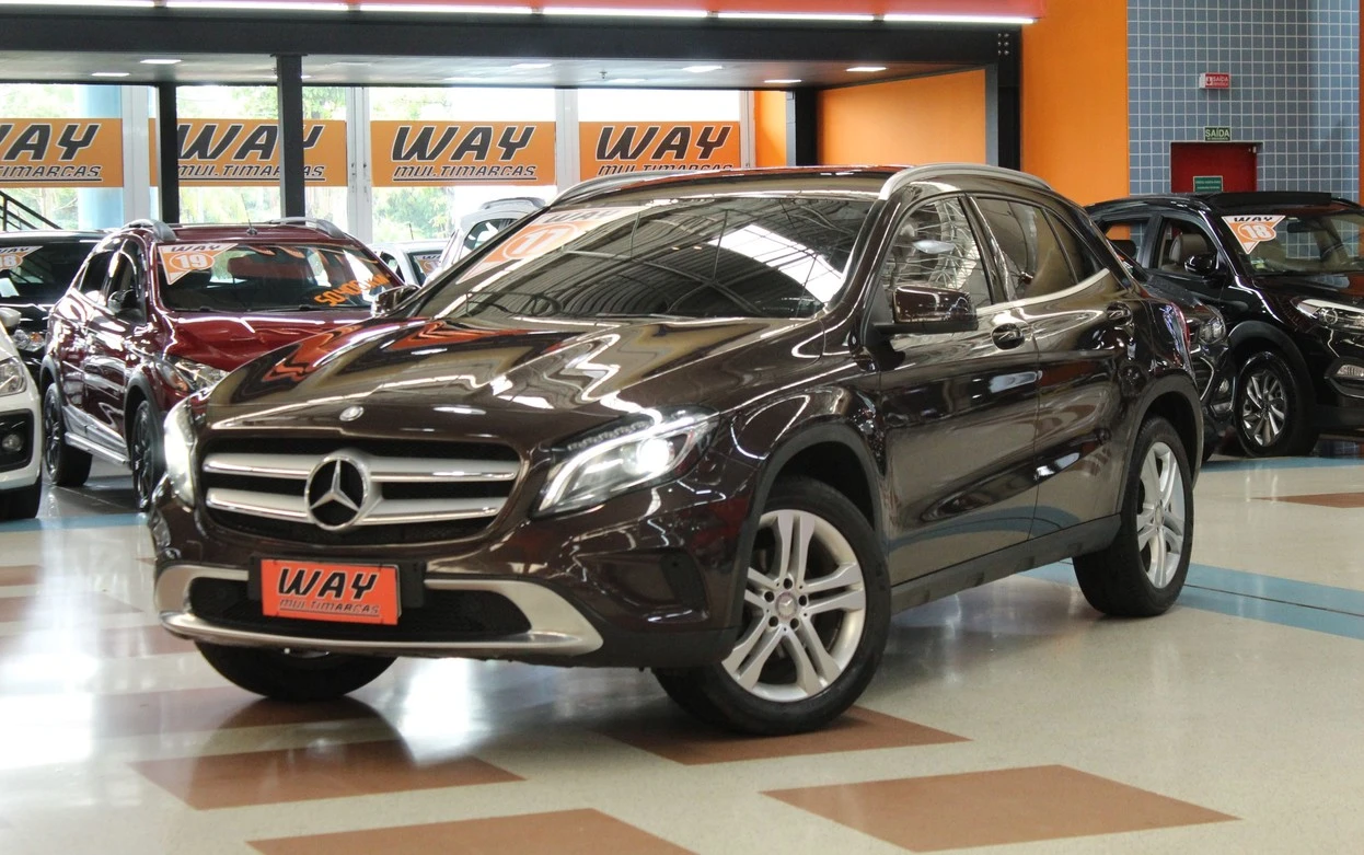 MERCEDES-BENZ GLA 200