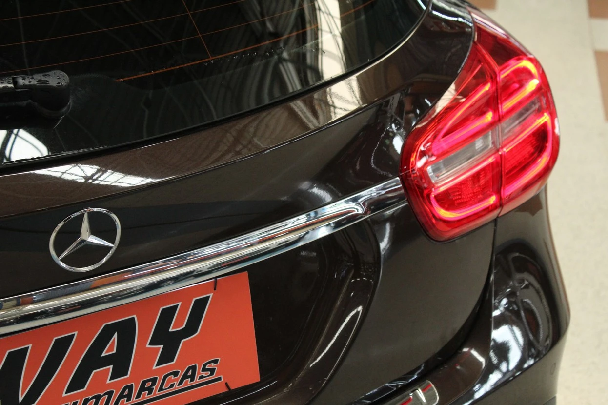 MERCEDES-BENZ GLA 200