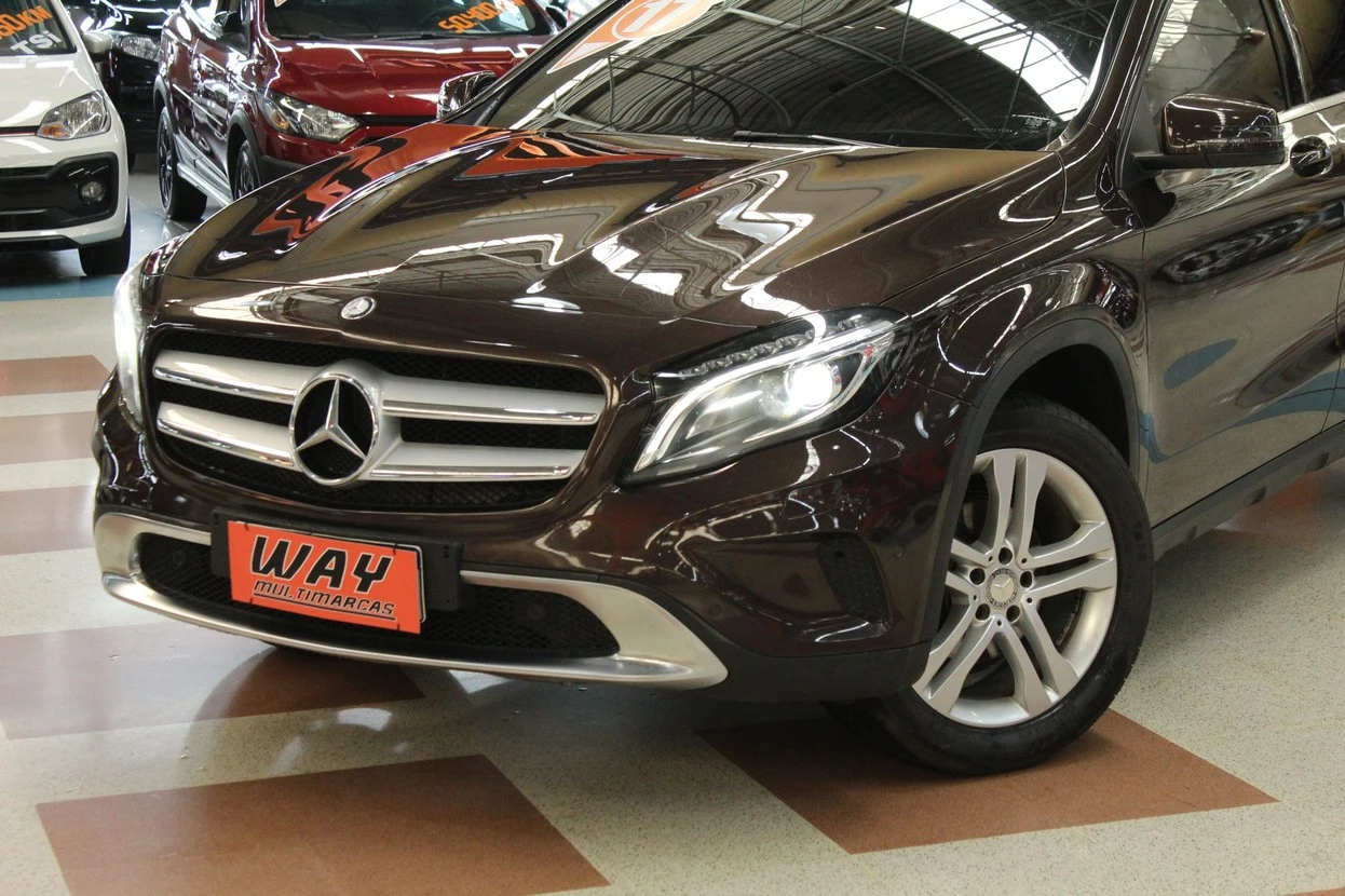 MERCEDES-BENZ GLA 200