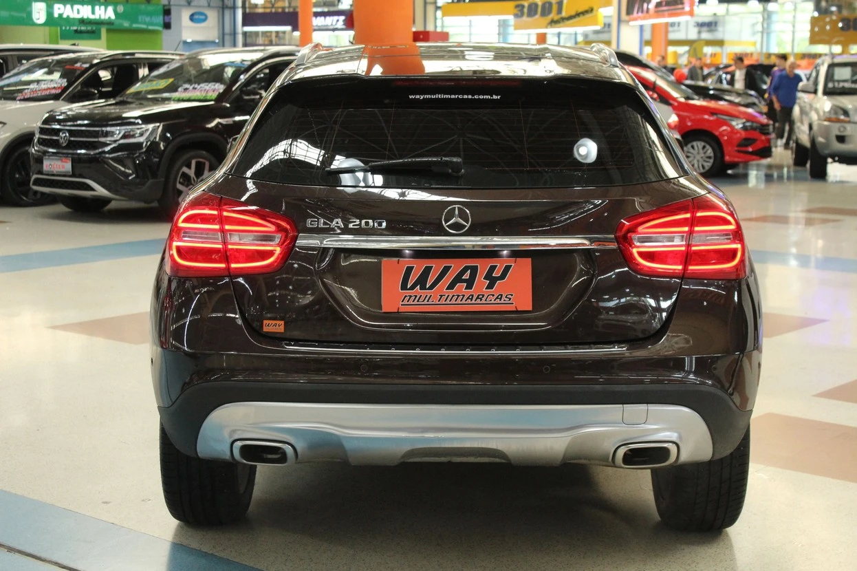 MERCEDES-BENZ GLA 200