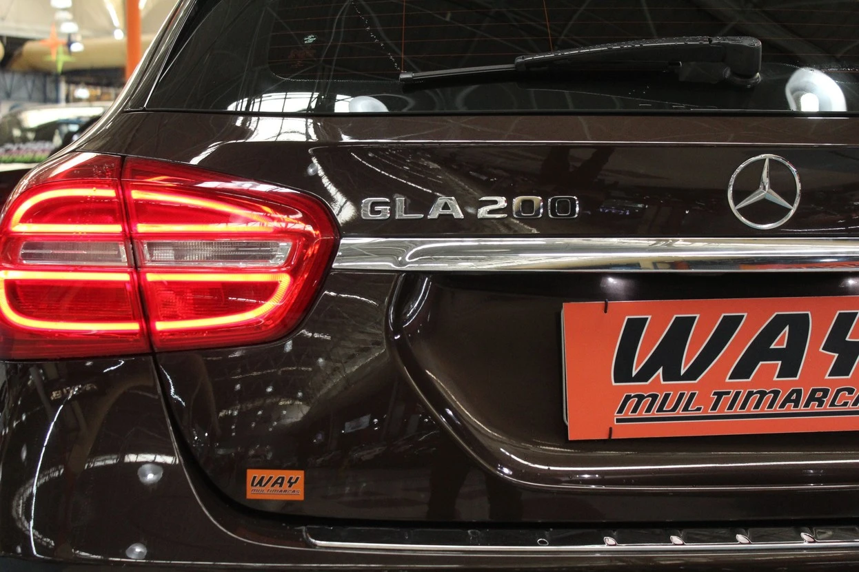 MERCEDES-BENZ GLA 200