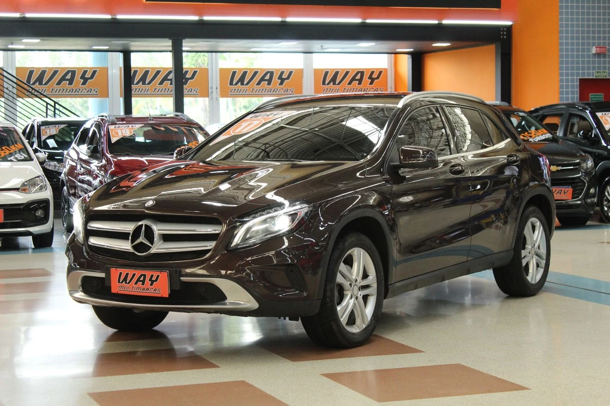 MERCEDES-BENZ GLA 200