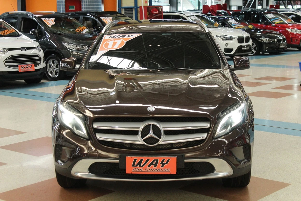 MERCEDES-BENZ GLA 200