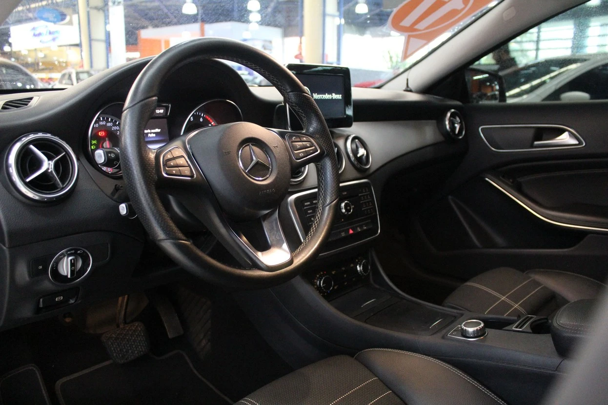 MERCEDES-BENZ GLA 200