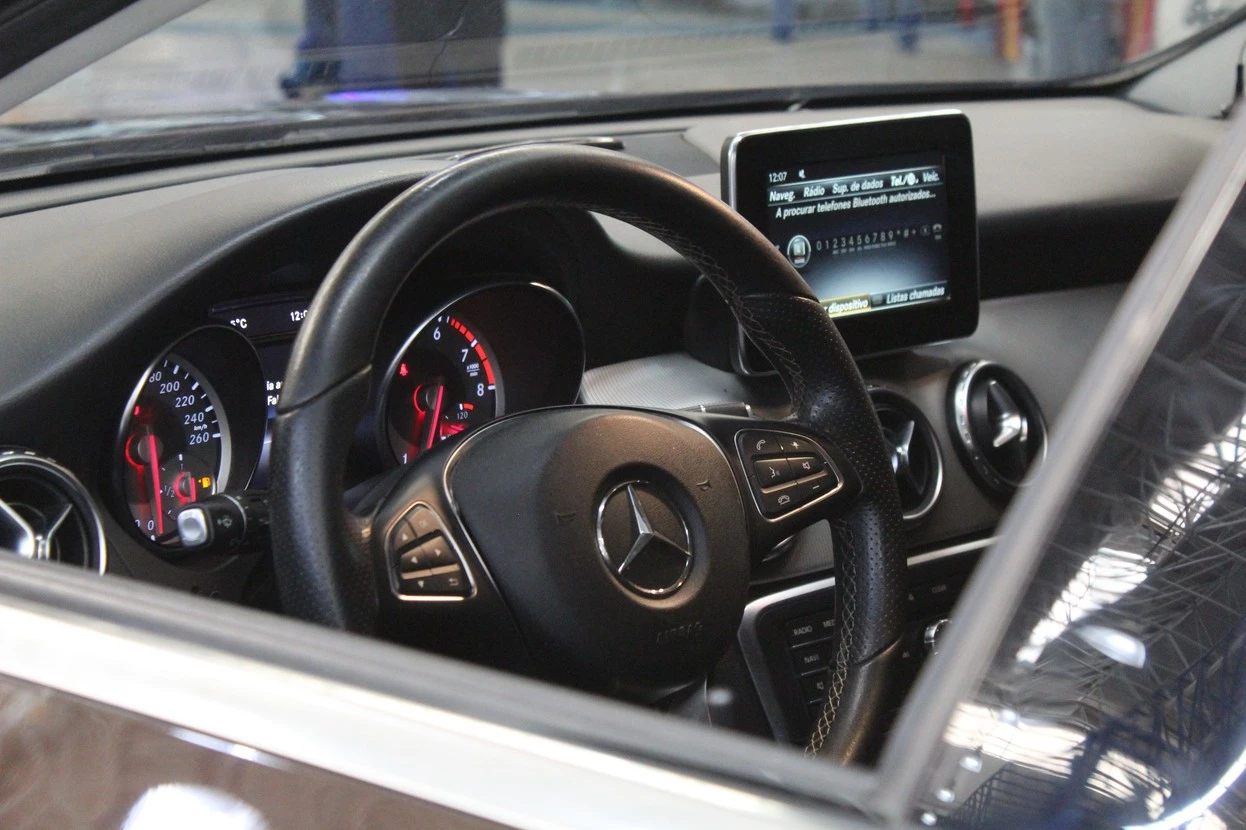 MERCEDES-BENZ GLA 200