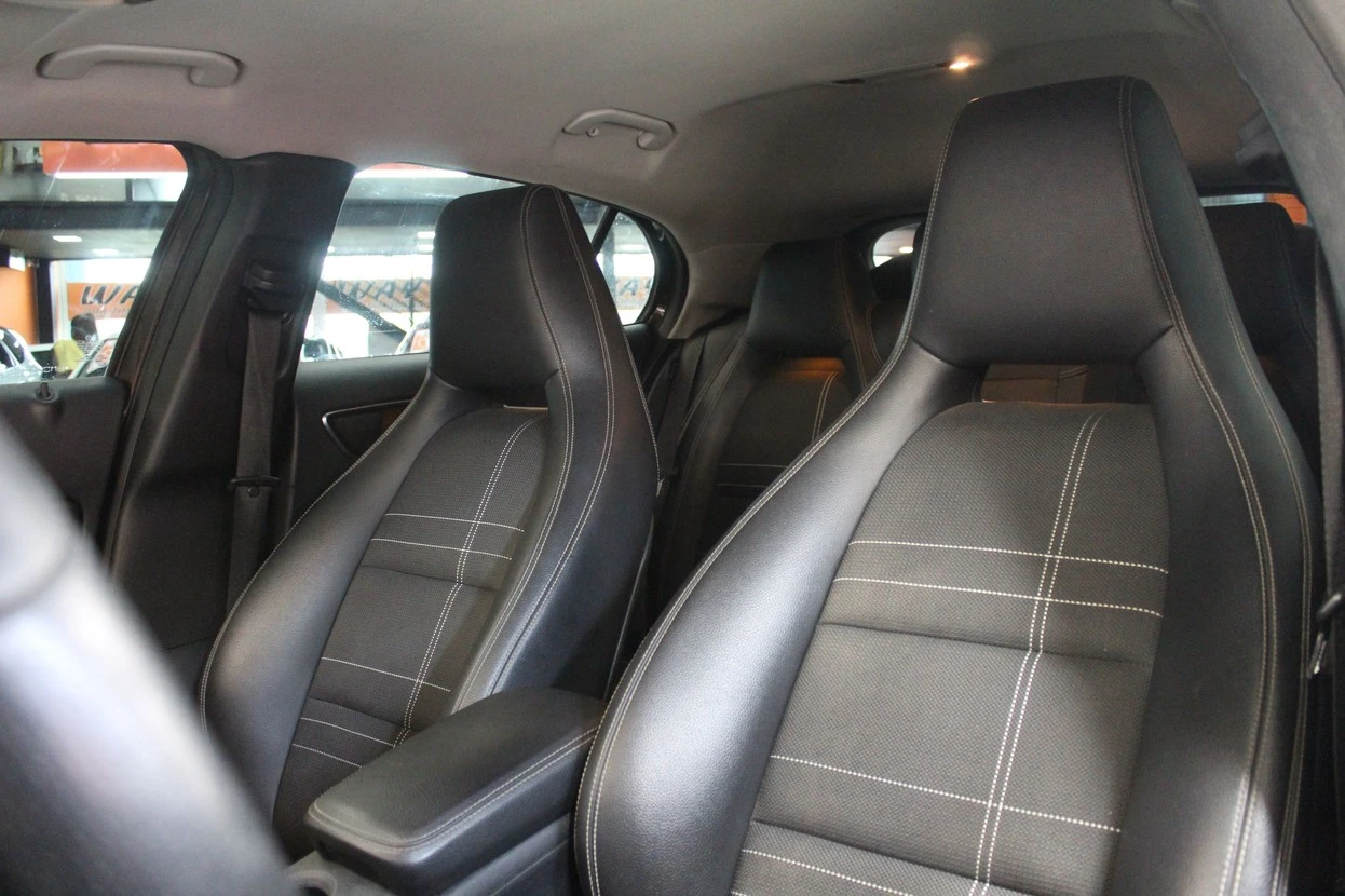 MERCEDES-BENZ GLA 200