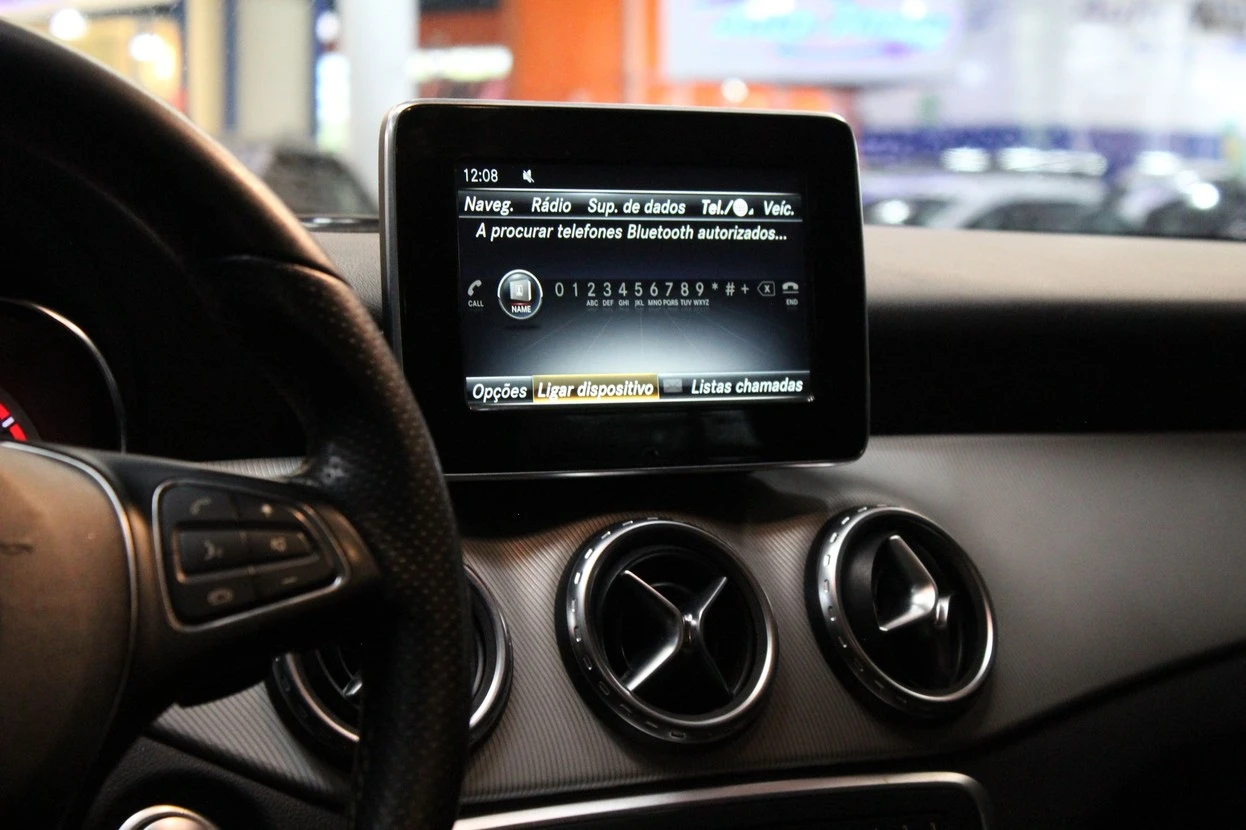 MERCEDES-BENZ GLA 200