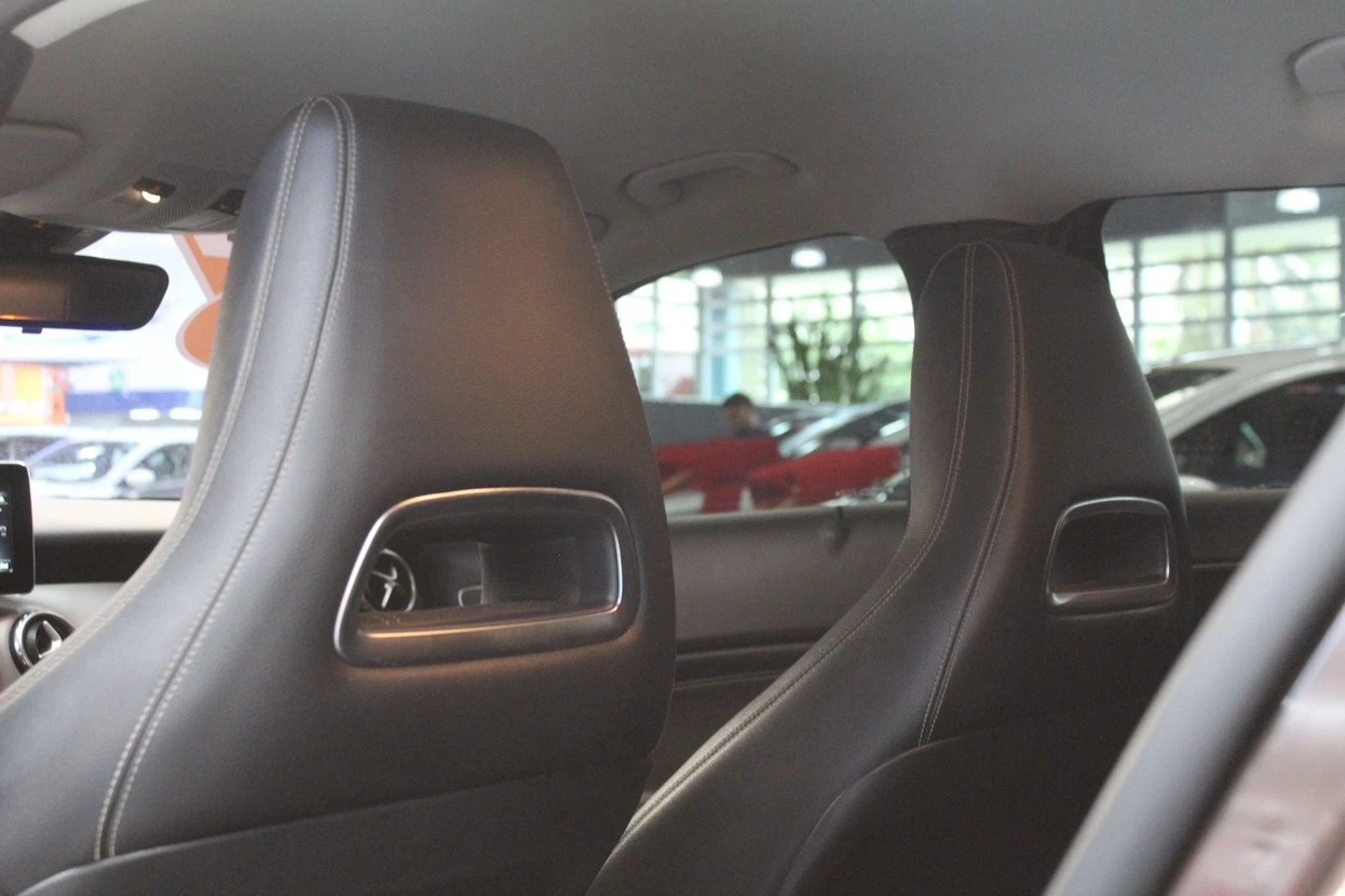 MERCEDES-BENZ GLA 200