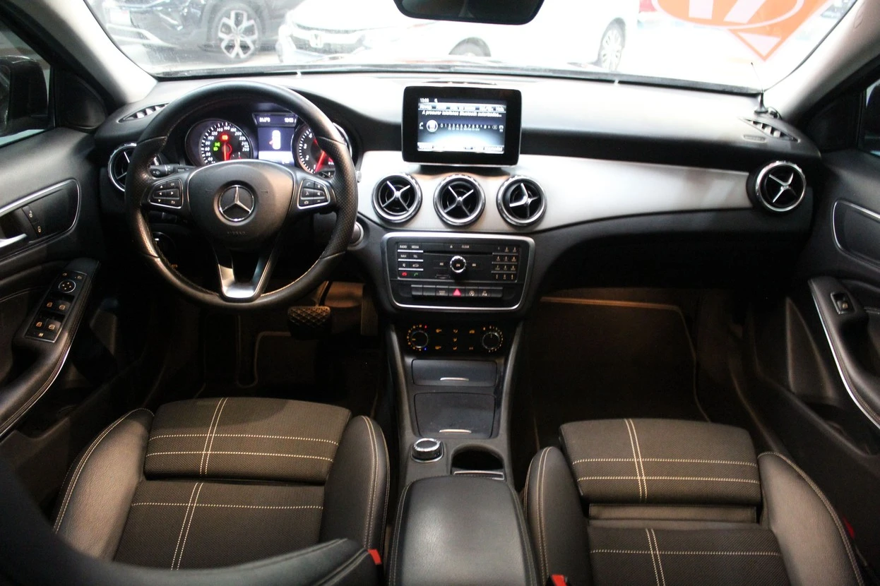 MERCEDES-BENZ GLA 200