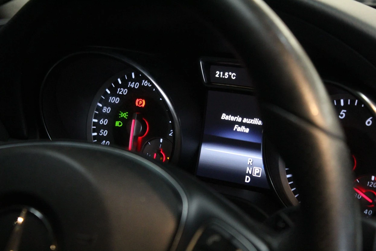 MERCEDES-BENZ GLA 200