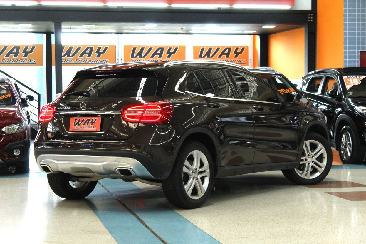 MERCEDES-BENZ GLA 200