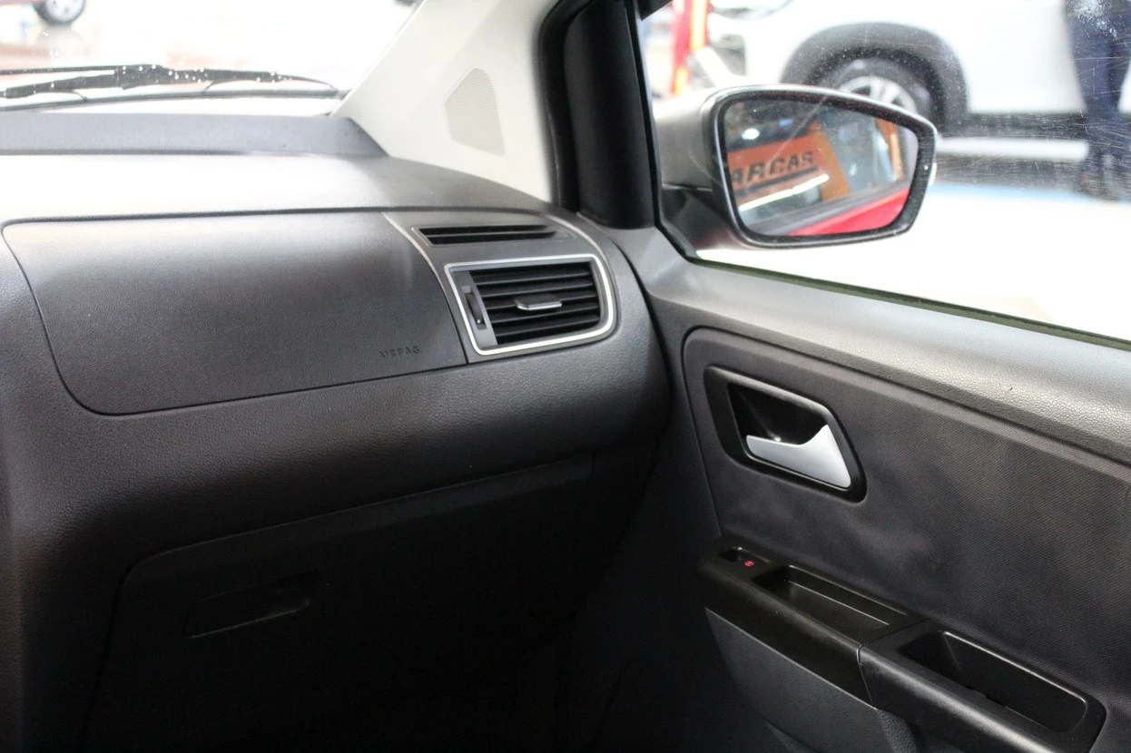 VOLKSWAGEN SPACE CROSS