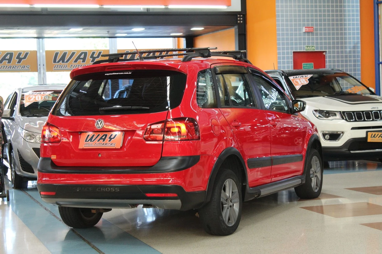VOLKSWAGEN SPACE CROSS