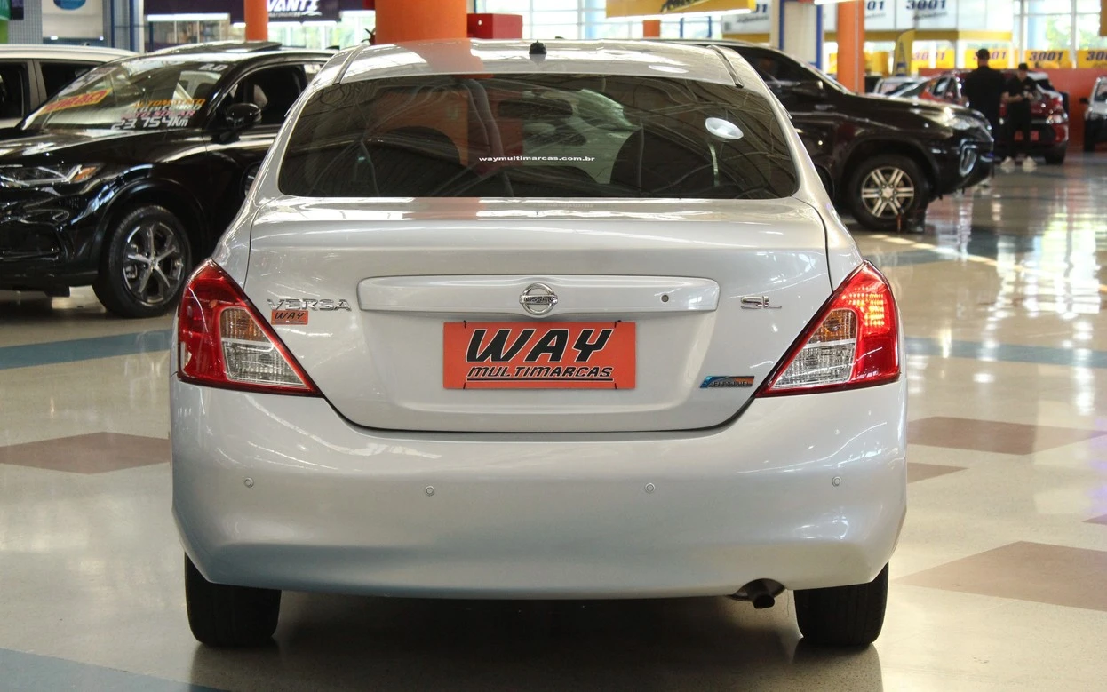 NISSAN VERSA