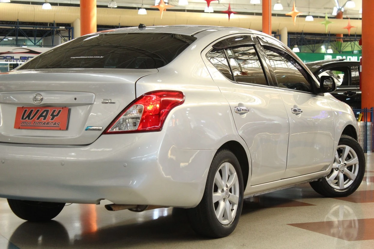 NISSAN VERSA