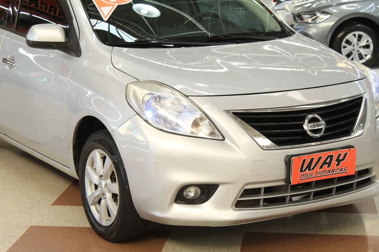 NISSAN VERSA