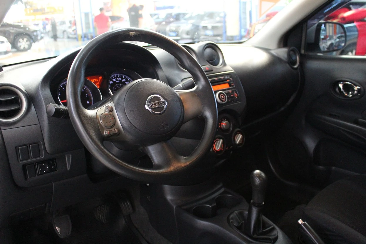 NISSAN VERSA