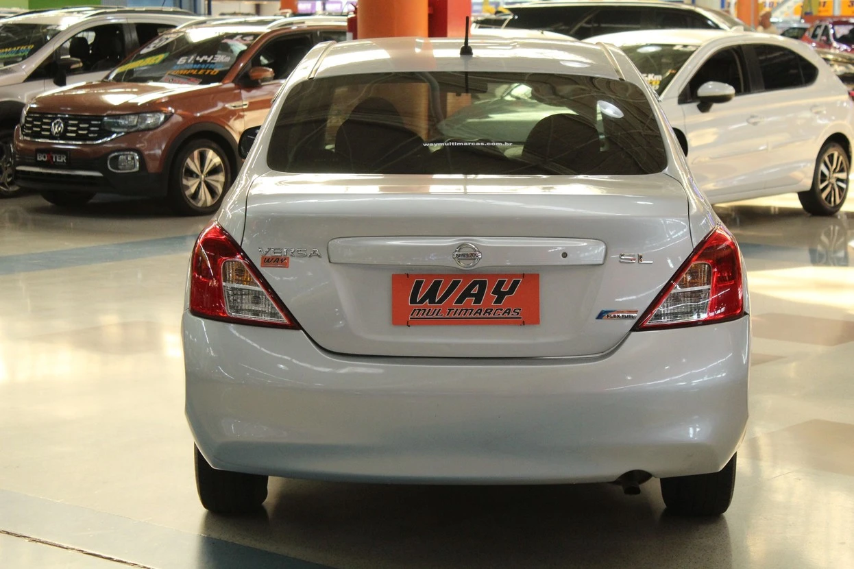 NISSAN VERSA