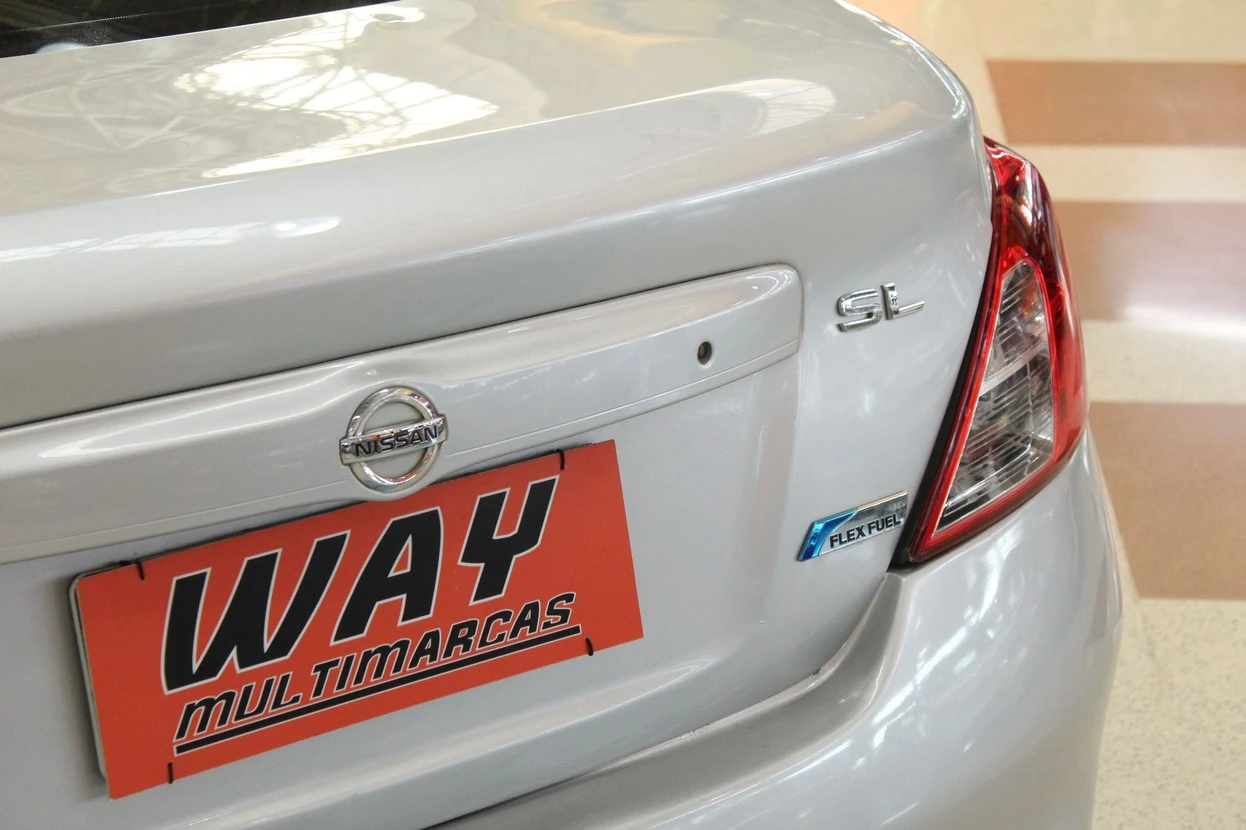 NISSAN VERSA